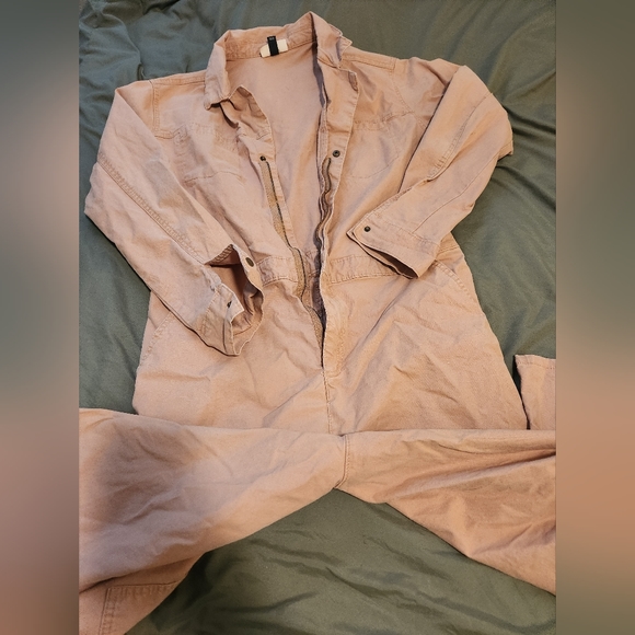 Light Pink Universal Thread Coverall - Picture 2 of 4